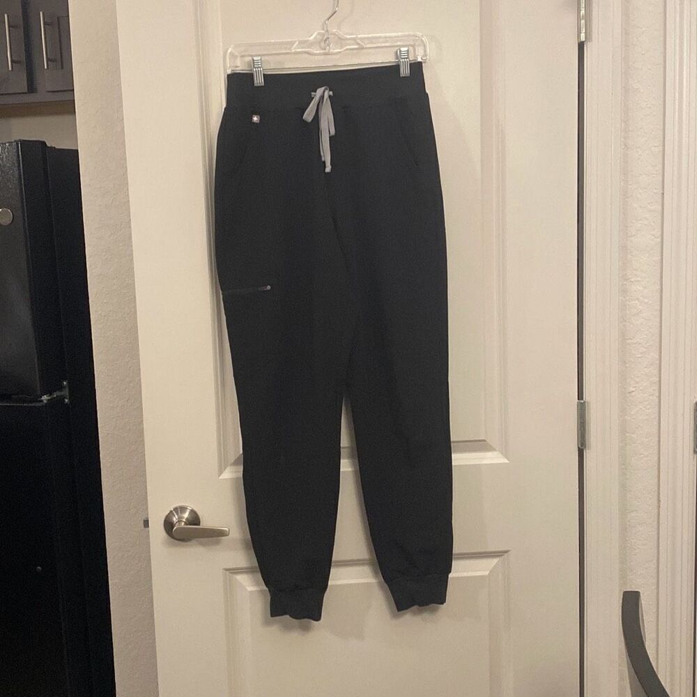 Figs scrubs, joggers, size small